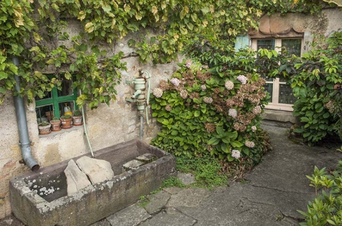 Vue générale de la cour. © Région Bourgogne-Franche-Comté, Inventaire du patrimoine