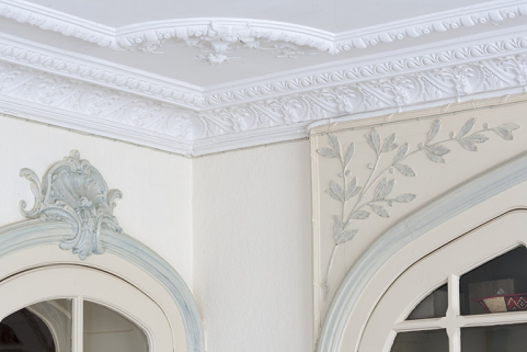 Décor du salon : détail à l'angle de l'entrée. © Région Bourgogne-Franche-Comté, Inventaire du patrimoine