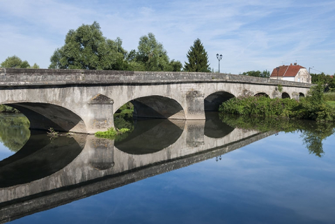Vue générale rapprochée de trois quarts gauche depuis l'amont. © Région Bourgogne-Franche-Comté, Inventaire du patrimoine Vue générale rapprochée de trois quarts gauche depuis l'amont. © Région Bourgogne-Franche-Comté, Inventaire du patrimoine