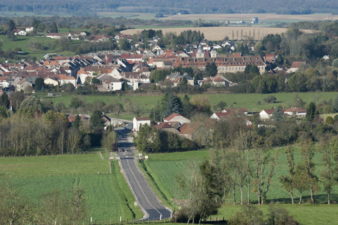 Vue générale du village, depuis le sud-est. © Région Bourgogne-Franche-Comté, Inventaire du patrimoine Vue générale du village, depuis le sud-est. © Région Bourgogne-Franche-Comté, Inventaire du patrimoine
