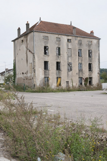 Façade postérieure de trois quarts gauche. © Région Bourgogne-Franche-Comté, Inventaire du patrimoine