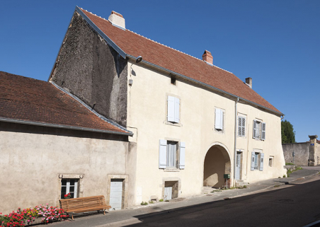 Vue rapprochée depuis la rue du Général Rebillot. © Région Bourgogne-Franche-Comté, Inventaire du patrimoine Vue rapprochée depuis la rue du Général Rebillot. © Région Bourgogne-Franche-Comté, Inventaire du patrimoine