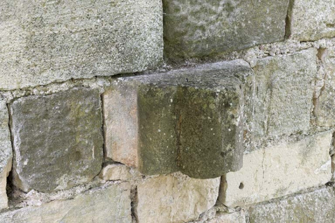 Autre exemple d'élément architectural inséré dans le mur d'enclos. © Région Bourgogne-Franche-Comté, Inventaire du patrimoine Autre exemple d'élément architectural inséré dans le mur d'enclos. © Région Bourgogne-Franche-Comté, Inventaire du patrimoine