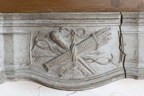 La salle à manger, détail du décor de la cheminée. © Région Bourgogne-Franche-Comté, Inventaire du patrimoine La salle à manger, détail du décor de la cheminée. © Région Bourgogne-Franche-Comté, Inventaire du patrimoine