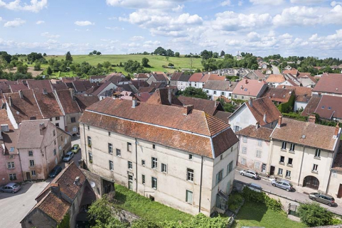 Façade postérieure depuis le clocher de l'église Notre-Dame. © Région Bourgogne-Franche-Comté, Inventaire du patrimoine Façade postérieure depuis le clocher de l'église Notre-Dame. © Région Bourgogne-Franche-Comté, Inventaire du patrimoine