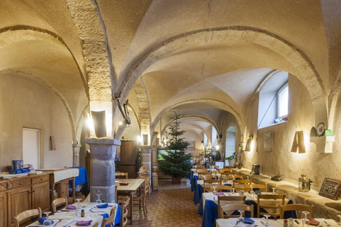 Intérieur : vue prise du fond de la salle. © Région Bourgogne-Franche-Comté, Inventaire du patrimoine Intérieur : vue prise du fond de la salle. © Région Bourgogne-Franche-Comté, Inventaire du patrimoine