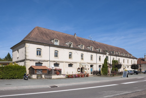 Vue de trois quarts depuis la place Charles de Gaulle. © Région Bourgogne-Franche-Comté, Inventaire du patrimoine Vue de trois quarts depuis la place Charles de Gaulle. © Région Bourgogne-Franche-Comté, Inventaire du patrimoine