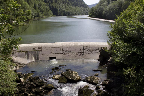 Barrage de la Goule : face aval. © Région Bourgogne-Franche-Comté, Inventaire du patrimoine Barrage de la Goule : face aval. © Région Bourgogne-Franche-Comté, Inventaire du patrimoine