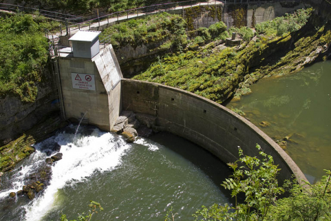 Barrage du Châtelot : barrage aval du bassin d'amortissement. © Région Bourgogne-Franche-Comté, Inventaire du patrimoine Barrage du Châtelot : barrage aval du bassin d'amortissement. © Région Bourgogne-Franche-Comté, Inventaire du patrimoine