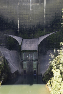 Barrage du Châtelot : vannes de fond. © Région Bourgogne-Franche-Comté, Inventaire du patrimoine Barrage du Châtelot : vannes de fond. © Région Bourgogne-Franche-Comté, Inventaire du patrimoine