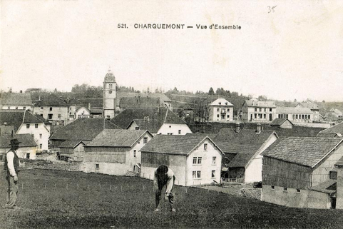 521. Charquemont - Vue d'ensemble [le quartier de l'église et le bas du village vus du sud], 1er quart 20e siècle © Région Bourgogne-Franche-Comté, Inventaire du patrimoine