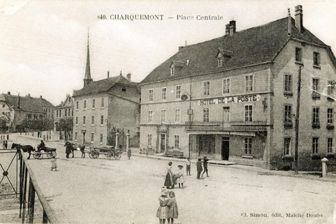840. Charquemont - Place centrale [vue d'ensemble, de trois quarts droite], 1er quart 20e siècle. © Région Bourgogne-Franche-Comté, Inventaire du patrimoine