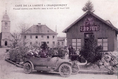 Café de la Liberté à Charquemont. Poussé comme une morille dans la nuit du 21 avril 1913, 1913. © Région Bourgogne-Franche-Comté, Inventaire du patrimoine Café de la Liberté à Charquemont. Poussé comme une morille dans la nuit du 21 avril 1913, 1913. © Région Bourgogne-Franche-Comté, Inventaire du patrimoine
