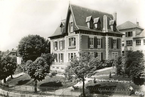 Charquemont (Doubs) - Le Château, 3e quart 20e siècle © Région Bourgogne-Franche-Comté, Inventaire du patrimoine Charquemont (Doubs) - Le Château, 3e quart 20e siècle © Région Bourgogne-Franche-Comté, Inventaire du patrimoine