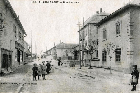1083. Charquemont - Rue centrale [façade antérieure de l'habitation depuis le sud], 1er quart 20e siècle © Région Bourgogne-Franche-Comté, Inventaire du patrimoine