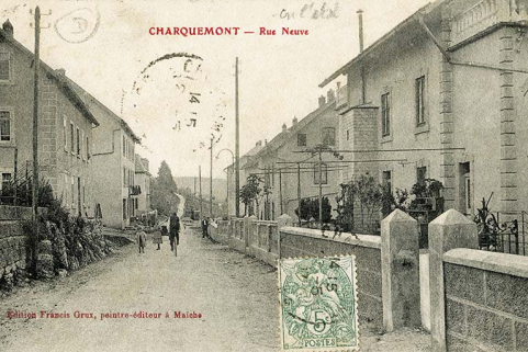 La Rue Neuve (rue des horlogers), avec à gauche les ateliers Feuvrier puis Midez (n° 3), Froidevaux Frères (n° 5) et Wasner-Ruffier (n° 7), et à droite de l'Union ouvrière (n° 6), Gigandet-Bernard (n° 8), Erard (n° 10) et Donzé (n° 12) : Charquemont… © Région Bourgogne-Franche-Comté, Inventaire du patrimoine La Rue Neuve (rue des horlogers), avec à gauche les ateliers Feuvrier puis Midez (n° 3), Froidevaux Frères (n° 5) et Wasner-Ruffier (n° 7), et à droite de l'Union ouvrière (n° 6), Gigandet-Bernard (n° 8), Erard (n° 10) et Donzé (n° 12) : Charquemont… © Région Bourgogne-Franche-Comté, Inventaire du patrimoine