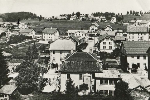 Charquemont (Doubs). Quartier de la Gare et les Cités [vus depuis l'arrière de l'usine Wasner], 2e quart 20e siècle © Région Bourgogne-Franche-Comté, Inventaire du patrimoine