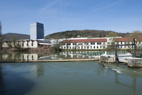 Vue d'ensemble des bâtiments de la rive gauche. © Région Bourgogne-Franche-Comté, Inventaire du patrimoine