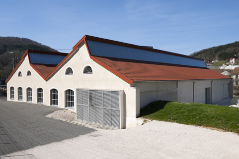 La centrale hydroélectrique vue de trois quarts droite. © Région Bourgogne-Franche-Comté, Inventaire du patrimoine