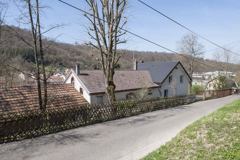 Façade postérieure vue de trois quarts. © Région Bourgogne-Franche-Comté, Inventaire du patrimoine Façade postérieure vue de trois quarts. © Région Bourgogne-Franche-Comté, Inventaire du patrimoine