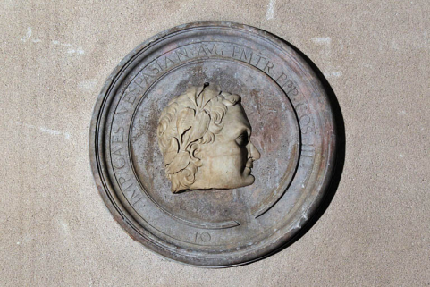 bas-relief © Région Bourgogne-Franche-Comté, Inventaire du patrimoine bas-relief © Région Bourgogne-Franche-Comté, Inventaire du patrimoine