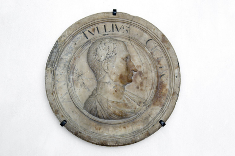 bas-relief © Région Bourgogne-Franche-Comté, Inventaire du patrimoine bas-relief © Région Bourgogne-Franche-Comté, Inventaire du patrimoine