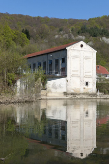 Vue de trois quarts de la centrale hydroélectrique. © Région Bourgogne-Franche-Comté, Inventaire du patrimoine