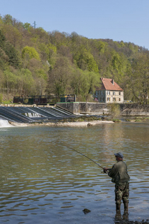 Le barrage et le logement patronal depuis la rive droite. © Région Bourgogne-Franche-Comté, Inventaire du patrimoine