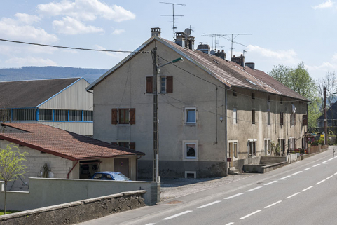 Logement d'ouvriers vu de trois quarts gauche. © Région Bourgogne-Franche-Comté, Inventaire du patrimoine