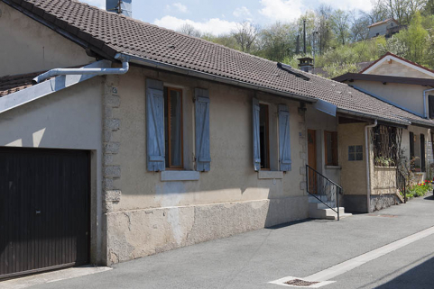 Maison individuelle vue de trois quarts. © Région Bourgogne-Franche-Comté, Inventaire du patrimoine