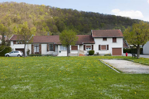 Maisons ouvrières donnant sur la place. © Région Bourgogne-Franche-Comté, Inventaire du patrimoine