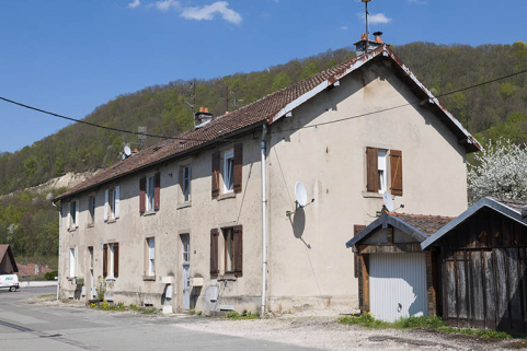 Habitation (6-8 logements) vue de trois quarts. © Région Bourgogne-Franche-Comté, Inventaire du patrimoine