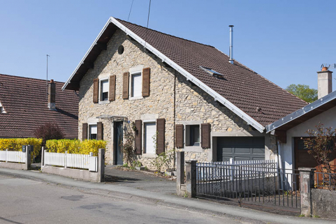 Maison individuelle (vers 1875). Vue de trois quarts droite. © Région Bourgogne-Franche-Comté, Inventaire du patrimoine