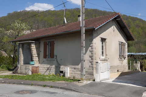 Maison individuelle vue de trois quarts (vers 1920). © Région Bourgogne-Franche-Comté, Inventaire du patrimoine