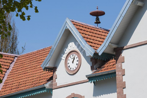Façade antérieure. Détail du pignon. © Région Bourgogne-Franche-Comté, Inventaire du patrimoine
