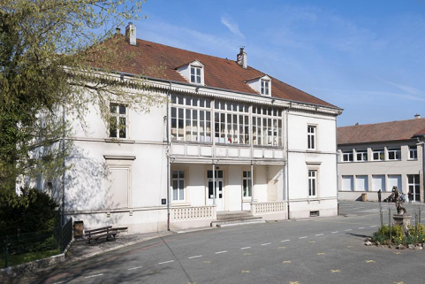 Façade est vue de trois quarts gauche. © Région Bourgogne-Franche-Comté, Inventaire du patrimoine