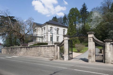 Vue rapprochée depuis le sud-ouest. © Région Bourgogne-Franche-Comté, Inventaire du patrimoine