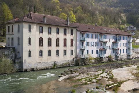 Façades sur la rivière des bâtiments de bureaux. © Région Bourgogne-Franche-Comté, Inventaire du patrimoine