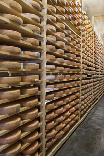 Fabrication du morbier : cave d'affinage. © Région Bourgogne-Franche-Comté, Inventaire du patrimoine