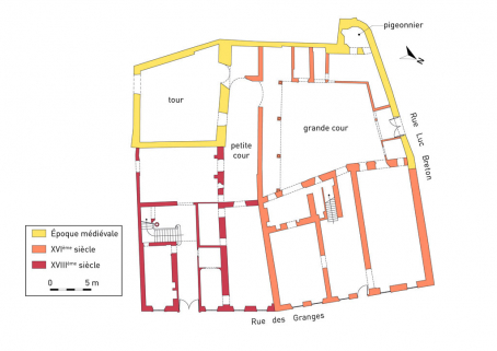 Plan au sol de l'évolution du bâti entre le Moyen Age et le XVIIIe siècle. Fond de plan : agence Courtois, Besançon © Région Bourgogne-Franche-Comté, Inventaire du Patrimoine