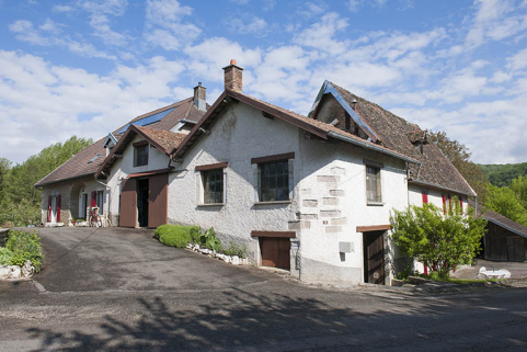Vue d'ensemble depuis le sud-est : la ferme, l'atelier de scierie et le moulin. © Région Bourgogne-Franche-Comté, Inventaire du patrimoine