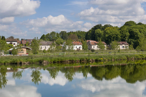 Vue d'ensemble depuis la rive gauche du Doubs. © Région Bourgogne-Franche-Comté, Inventaire du patrimoine