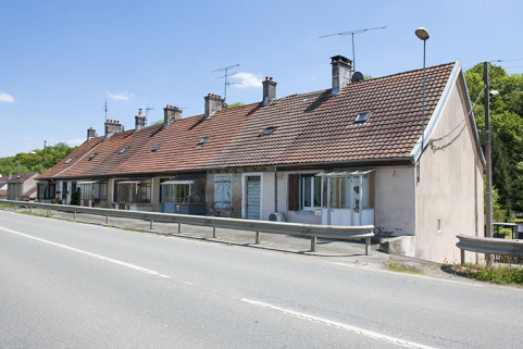 Habitation de type caserne. Vue depuis l'ouest. © Région Bourgogne-Franche-Comté, Inventaire du patrimoine