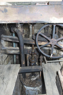 Mécanisme de débrayage de la turbine (visible en bas). © Région Bourgogne-Franche-Comté, Inventaire du patrimoine
