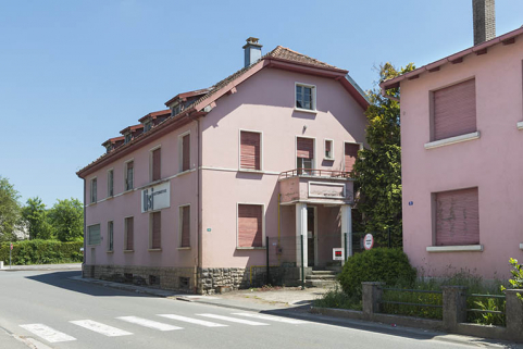 Bâtiment administratif désaffecté. Vue de trois quarts droit. © Région Bourgogne-Franche-Comté, Inventaire du patrimoine