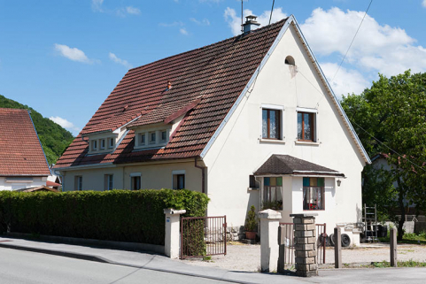Maison jumelée vue de trois quarts. © Région Bourgogne-Franche-Comté, Inventaire du patrimoine