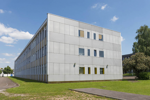 Angle nord-ouest du bâtiment d'internat, externat, logements, infirmerie. © Région Bourgogne-Franche-Comté, Inventaire du patrimoine Angle nord-ouest du bâtiment d'internat, externat, logements, infirmerie. © Région Bourgogne-Franche-Comté, Inventaire du patrimoine