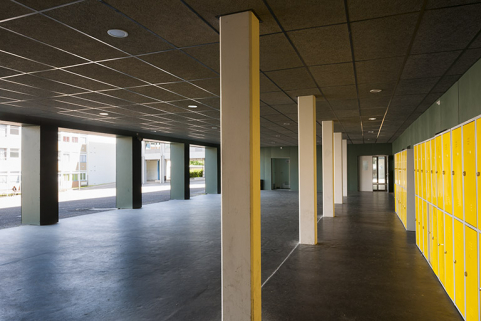 Détail de l'intérieur du préau de l'externat. © Région Bourgogne-Franche-Comté, Inventaire du patrimoine Détail de l'intérieur du préau de l'externat. © Région Bourgogne-Franche-Comté, Inventaire du patrimoine