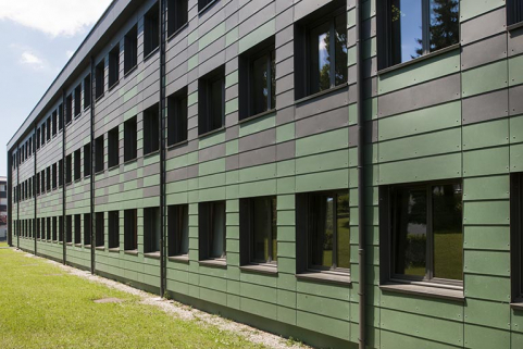 Détail de la façade sud et du pignon est de l'externat. © Région Bourgogne-Franche-Comté, Inventaire du patrimoine Détail de la façade sud et du pignon est de l'externat. © Région Bourgogne-Franche-Comté, Inventaire du patrimoine