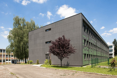 Façade sud et pignon ouest de l'externat.  © Région Bourgogne-Franche-Comté, Inventaire du patrimoine Façade sud et pignon ouest de l'externat.  © Région Bourgogne-Franche-Comté, Inventaire du patrimoine